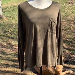 Army green Old Navy boyfriend tee